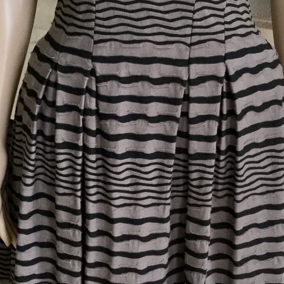 MAX STUDIO BACK ZIP PLEATED DRESS - Picture 4 of 5